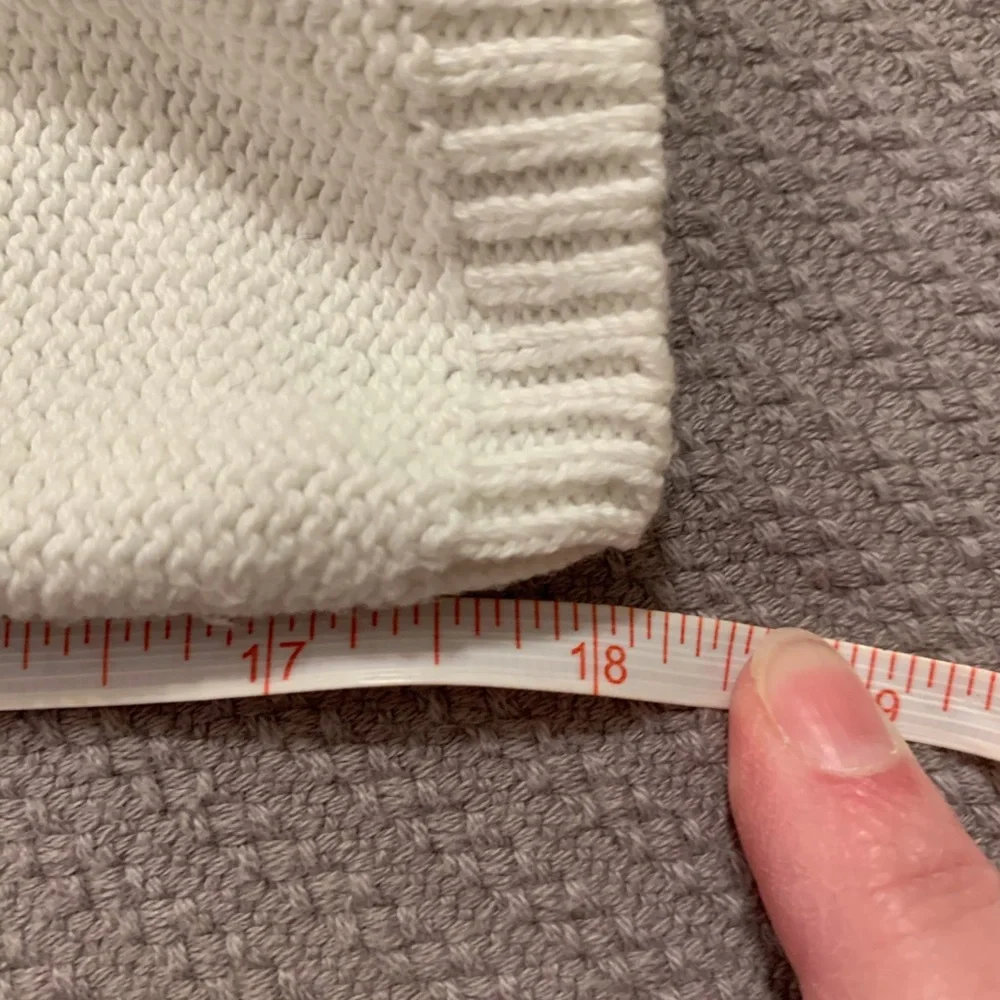 GUC/EUC Sweater: Winter White, Pullover, Y-Neckline w Keyhole, Ribbed Sides